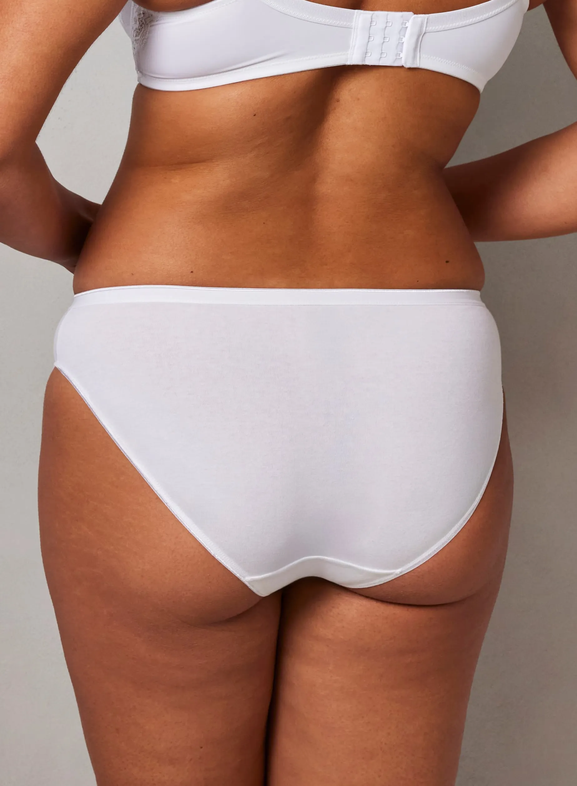 Anna Trusser - White
