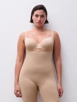Body med shaping effekt og shorts - Nude