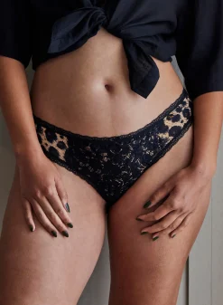 Sasja String - Nude Leo