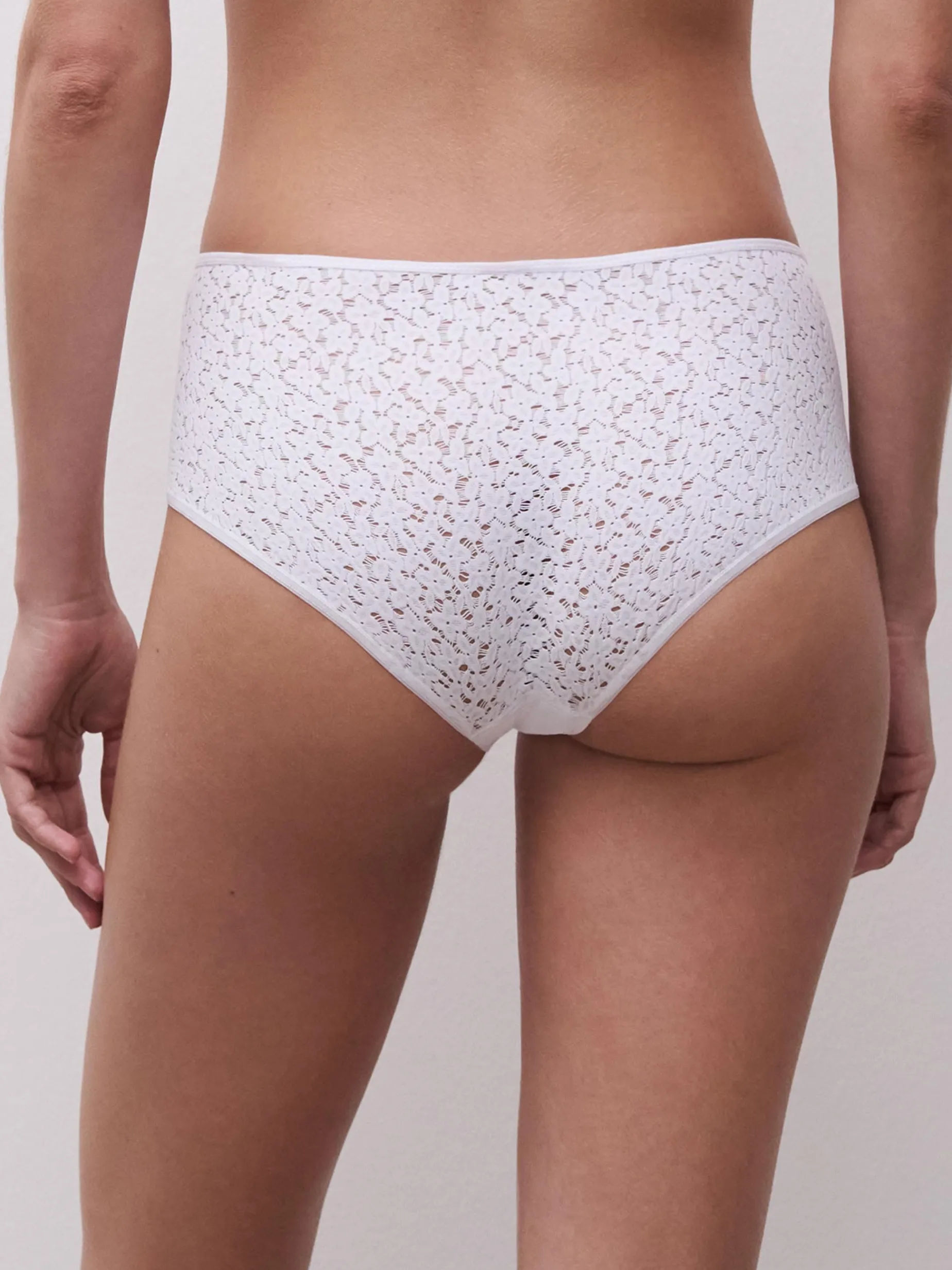 Shorty - White